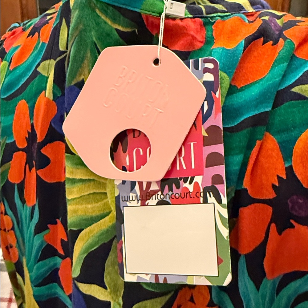 NWT BRITON COURT size XL. Short V-neck, bright colorful fruit & flower design. - Picture 10 of 10